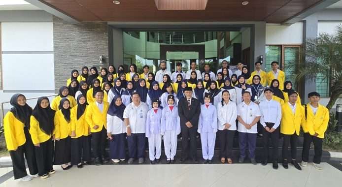 Upacara Hari Pendidikan Nasional di UT Banjarmasin